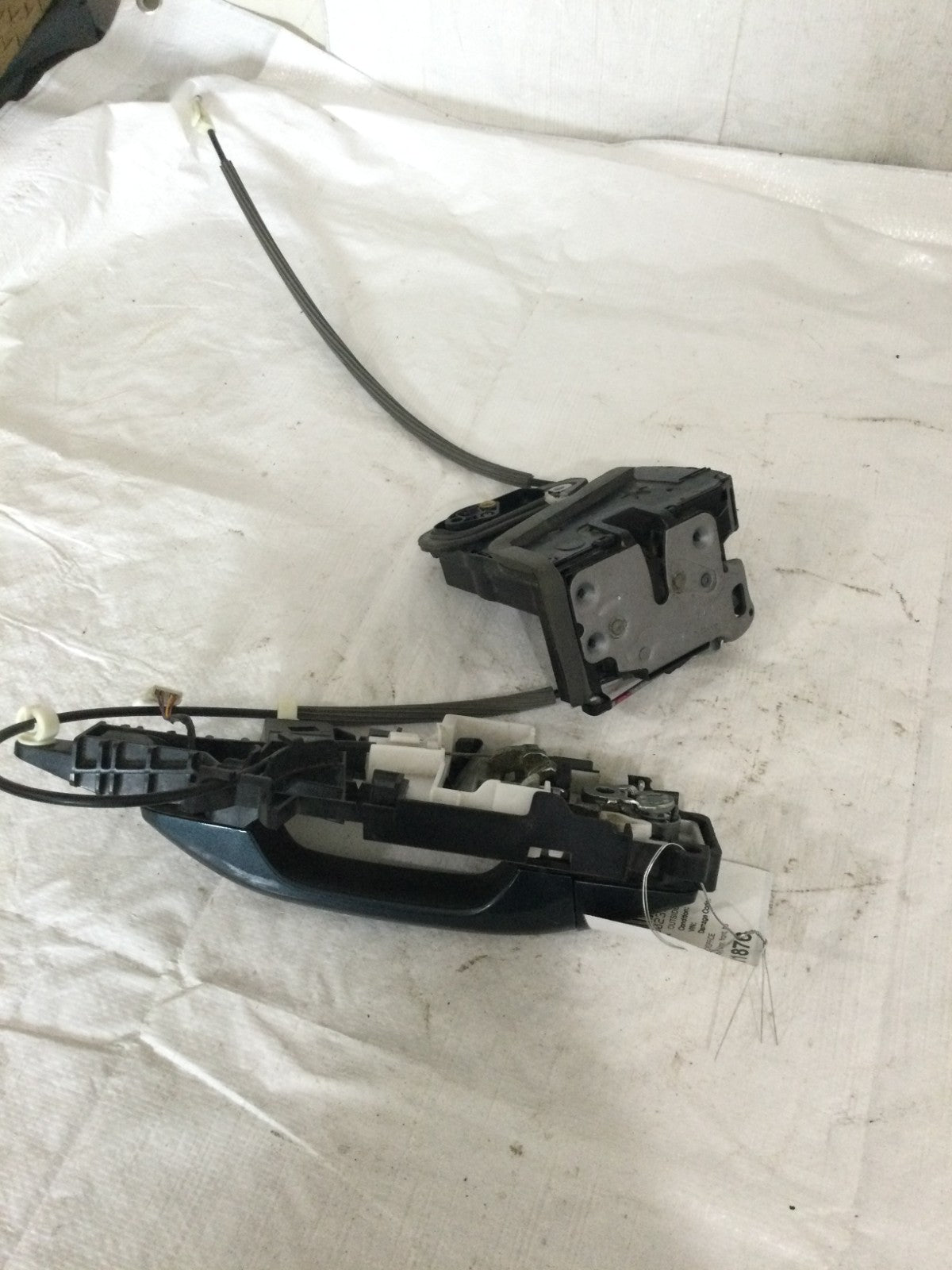 2020 Chevy Silverado 1500 Front Left Outside Door Handle W/ Lock Actuator OEM