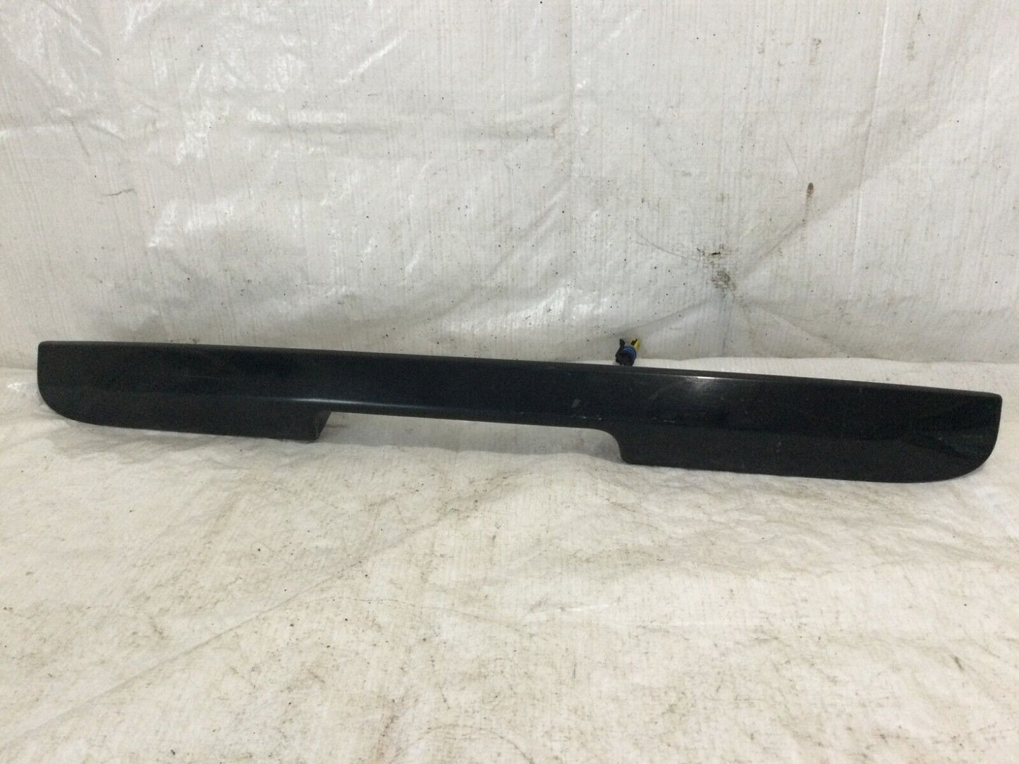 2007 Cadillac Escalade Lift Gate Bar Handle Gate Trim Panel  15842440 OEM