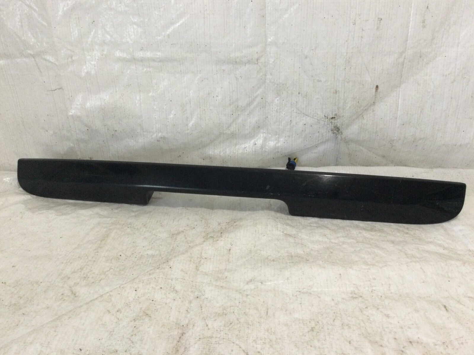 2007 Cadillac Escalade Lift Gate Bar Handle Gate Trim Panel  15842440 OEM