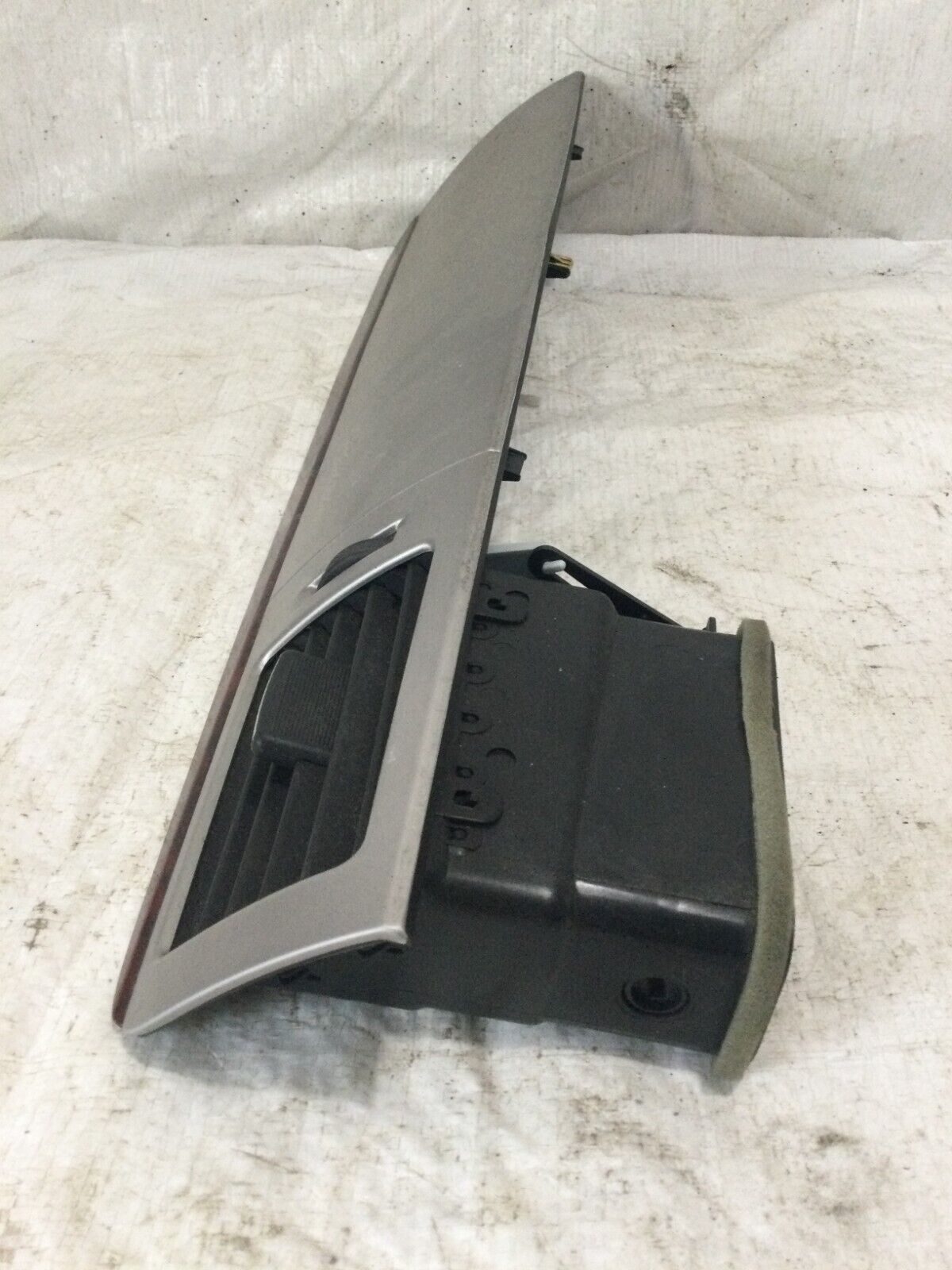 2007 Cadillac Escalade  Dash Vent  Passenger Right Side Trim RUBY 15933153