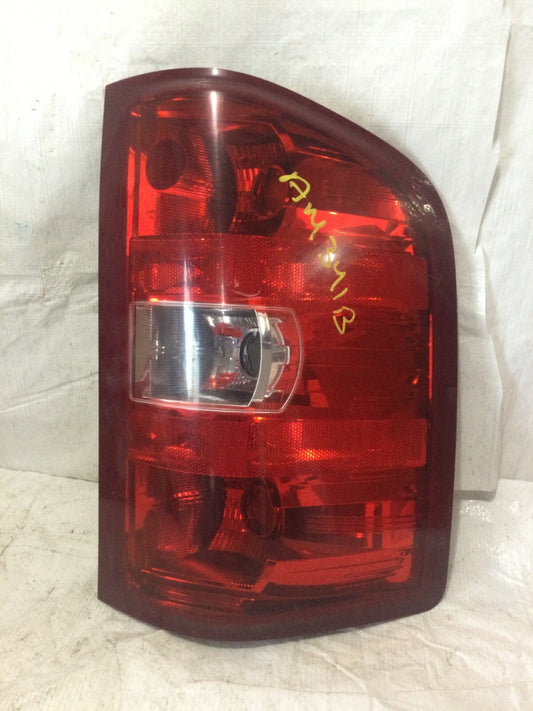 2014 Chevrolet Silverado 3500HD Right Passenger Side Tail Light OEM 25958483