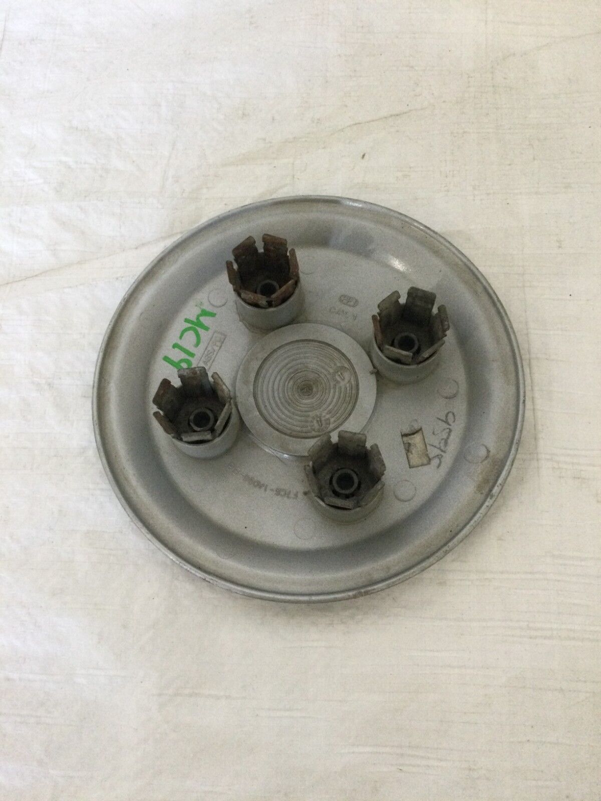 2004-2005 Ford Eco sport 4 Lug Silver Cap F7C6-1A096-BB OEM