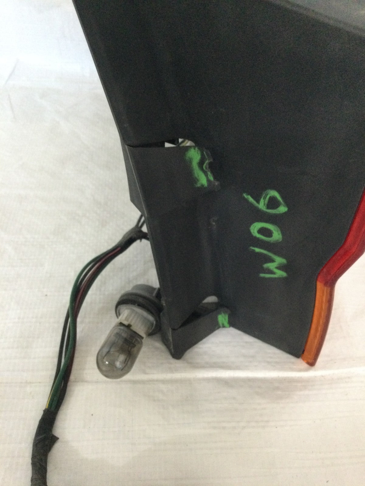 1999 - 2004 Honda Odyssey Tail Light Assembly Right Passenger Side MARKED DAMAGE