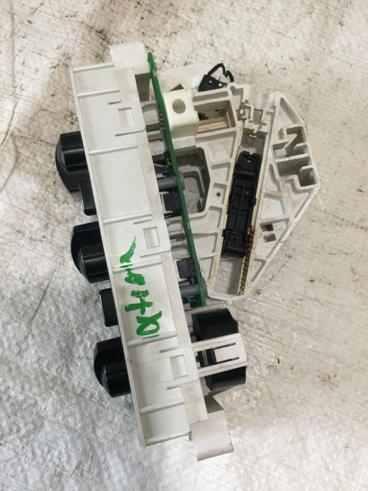 2001 Nissan Xterra A/C Heater Climate Control Unit OEM