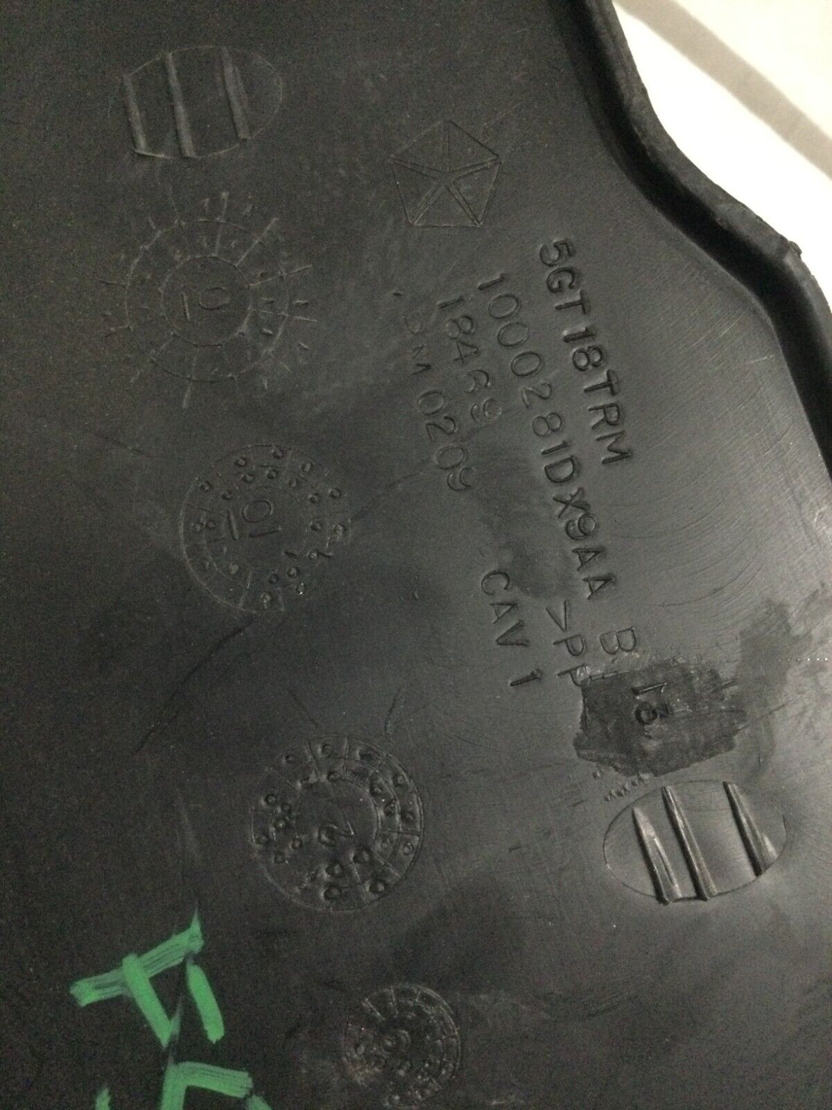 2003 Dodge Ram 1500  Glove Box Storage Compartment 5GT18TRM  OEM.