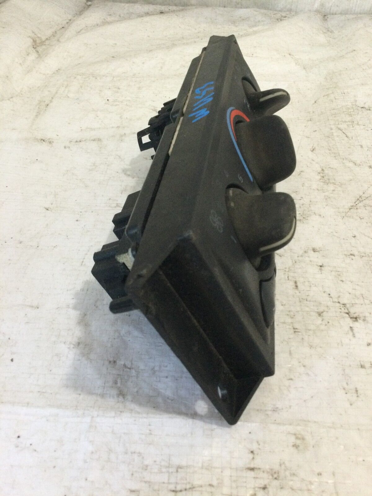 2003 Chevrolet Impala A/C Heater Control Unit OEM 9384461 ( DAMAGED BODY MARKED)