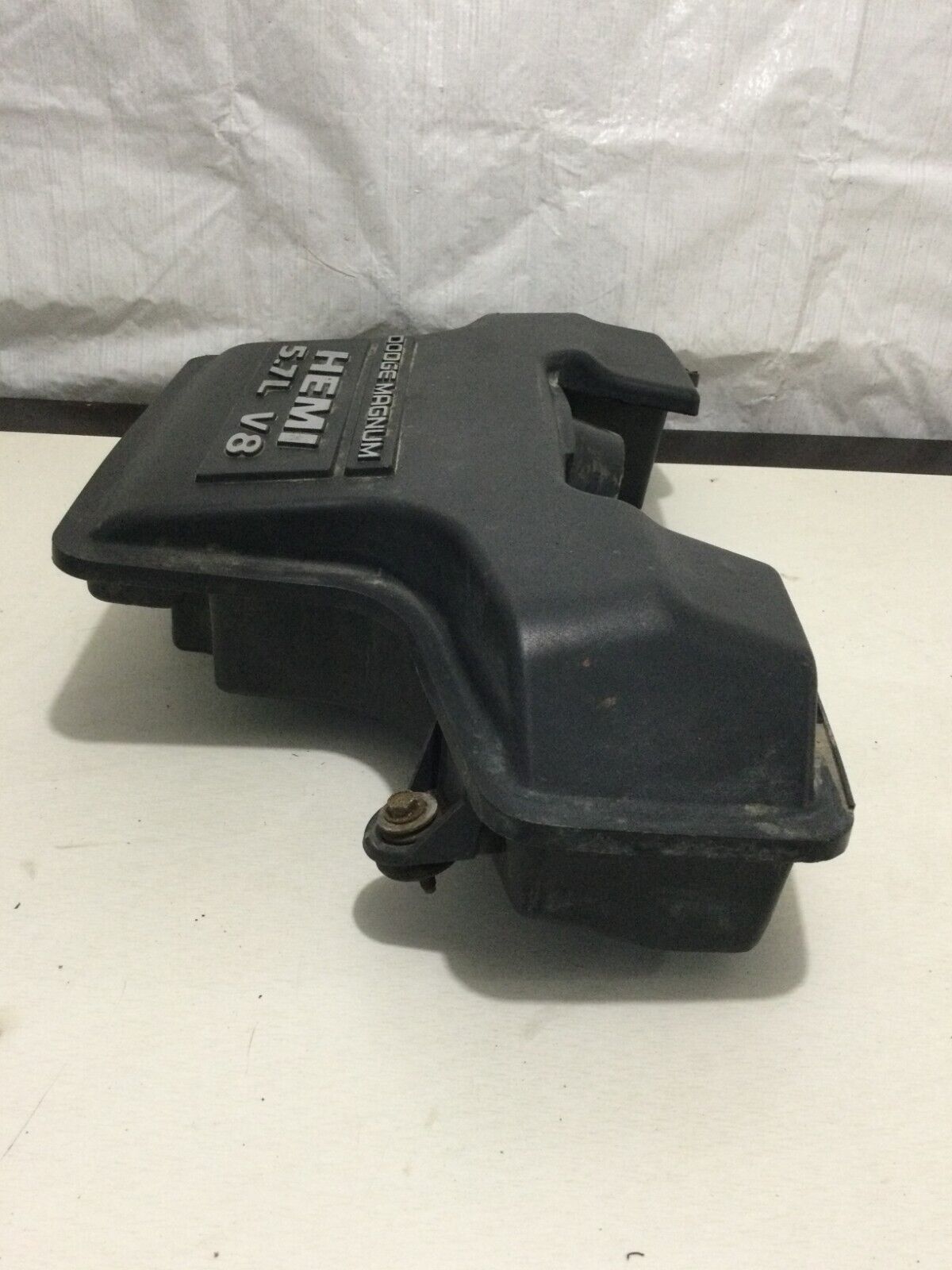 2004-2005 Dodge Ram 1500 5.7L Hemi Air Intake Resonator Housing Box OEM 53032463