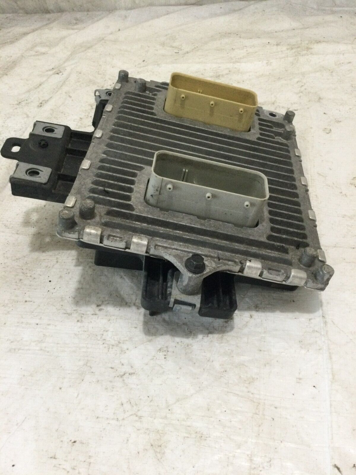 2019 Dodge ram 1500  Engine motor Brain Box 8743AI OEM