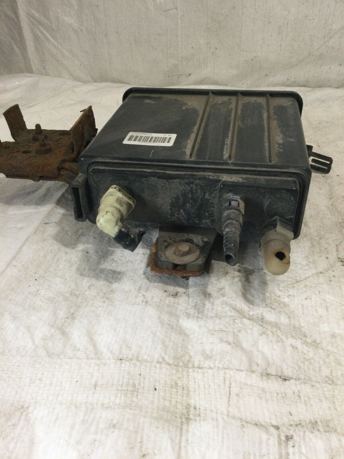 2007 Cadillac Escalade Fuel Evaporator Canister 15220023 OEM