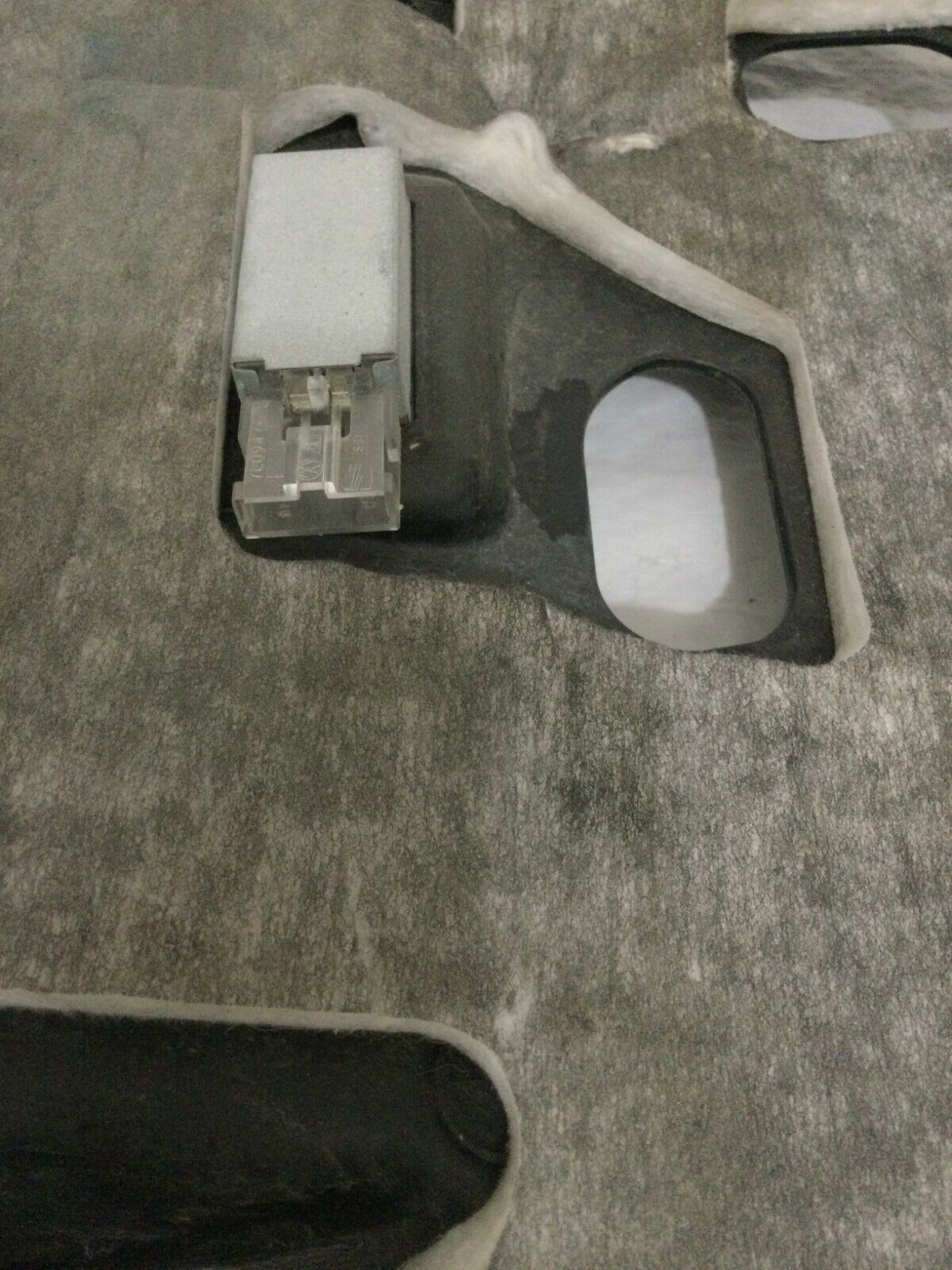 2007 Volkswagen Touareg Right Passenger Kick Panel W/ Light OEM 7L6815174E