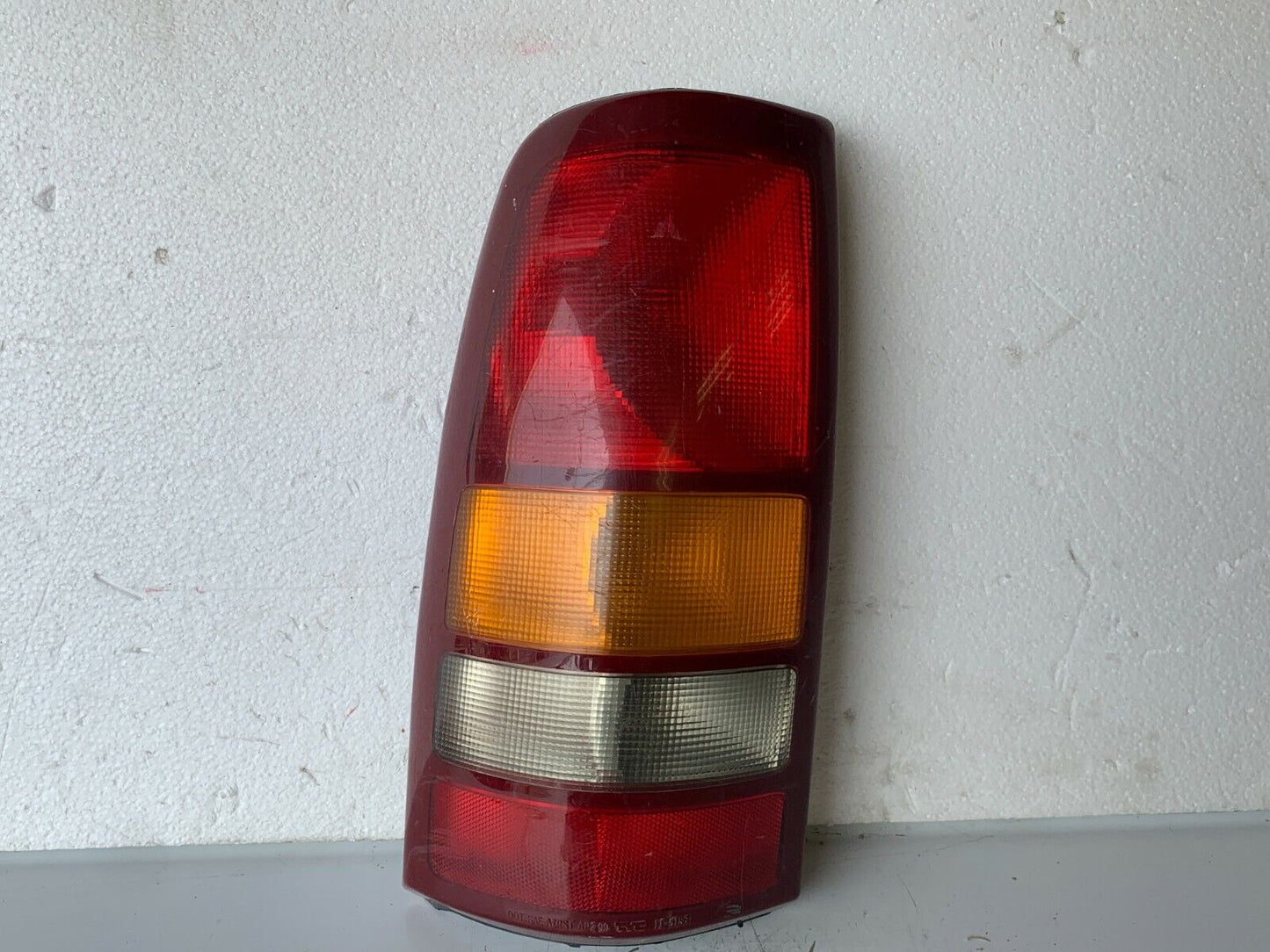 1999-2002 GMC Sierra 1500 Tail Light Lamp Rear Left 