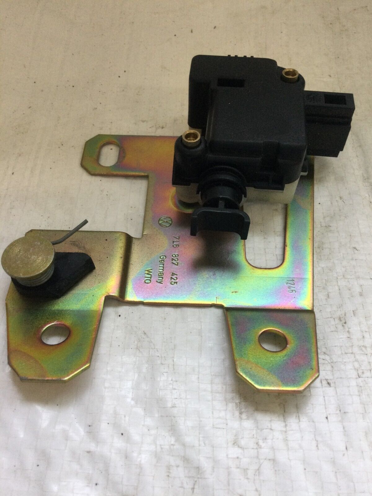 2004-2007 Volkswagen Touareg Trunk Hatch Latch Lock Actuator 7L6827425 OEM