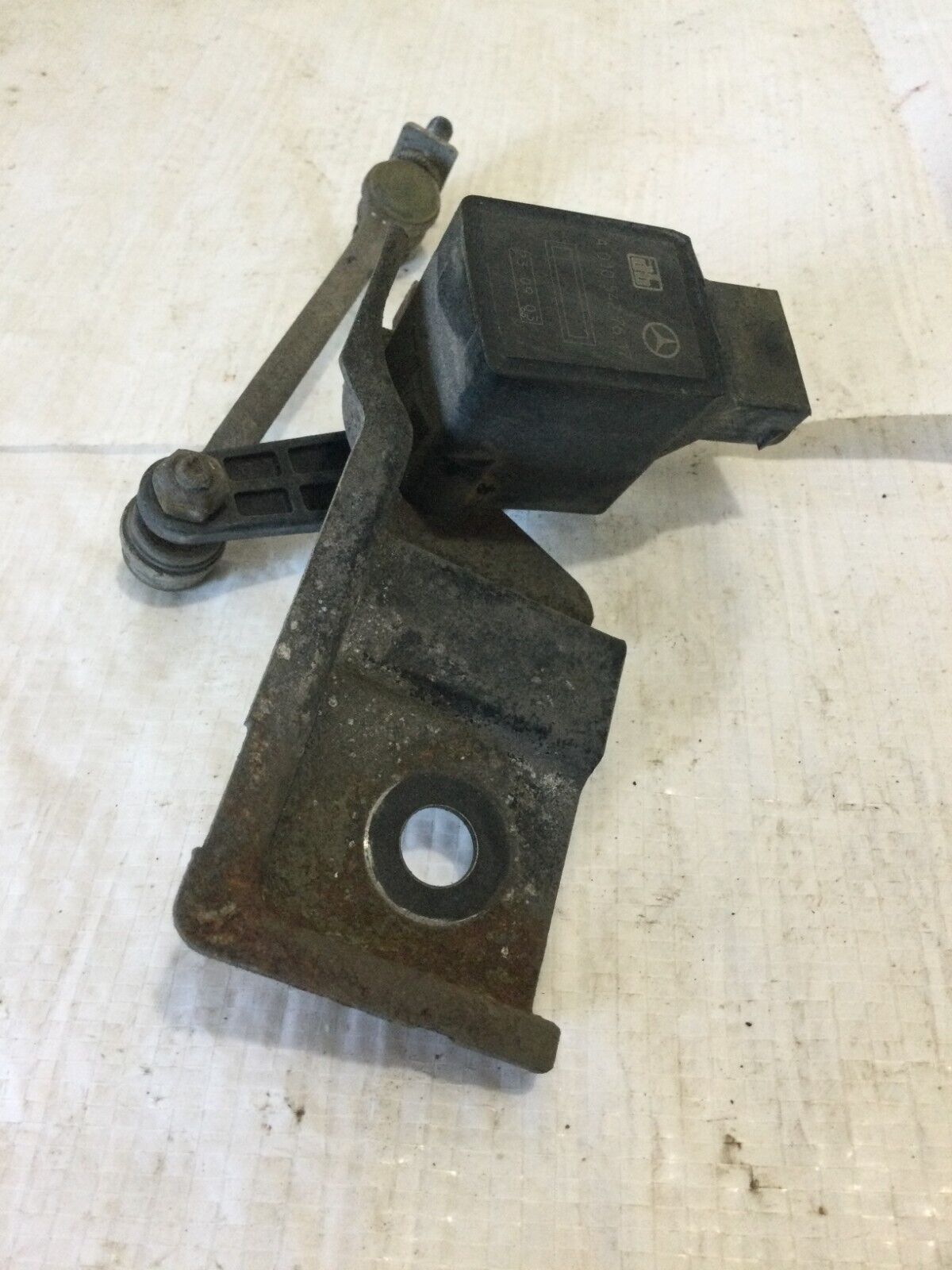 2004 Mercedes-Benz S-Class Suspension Sensor A0105427617 OEM