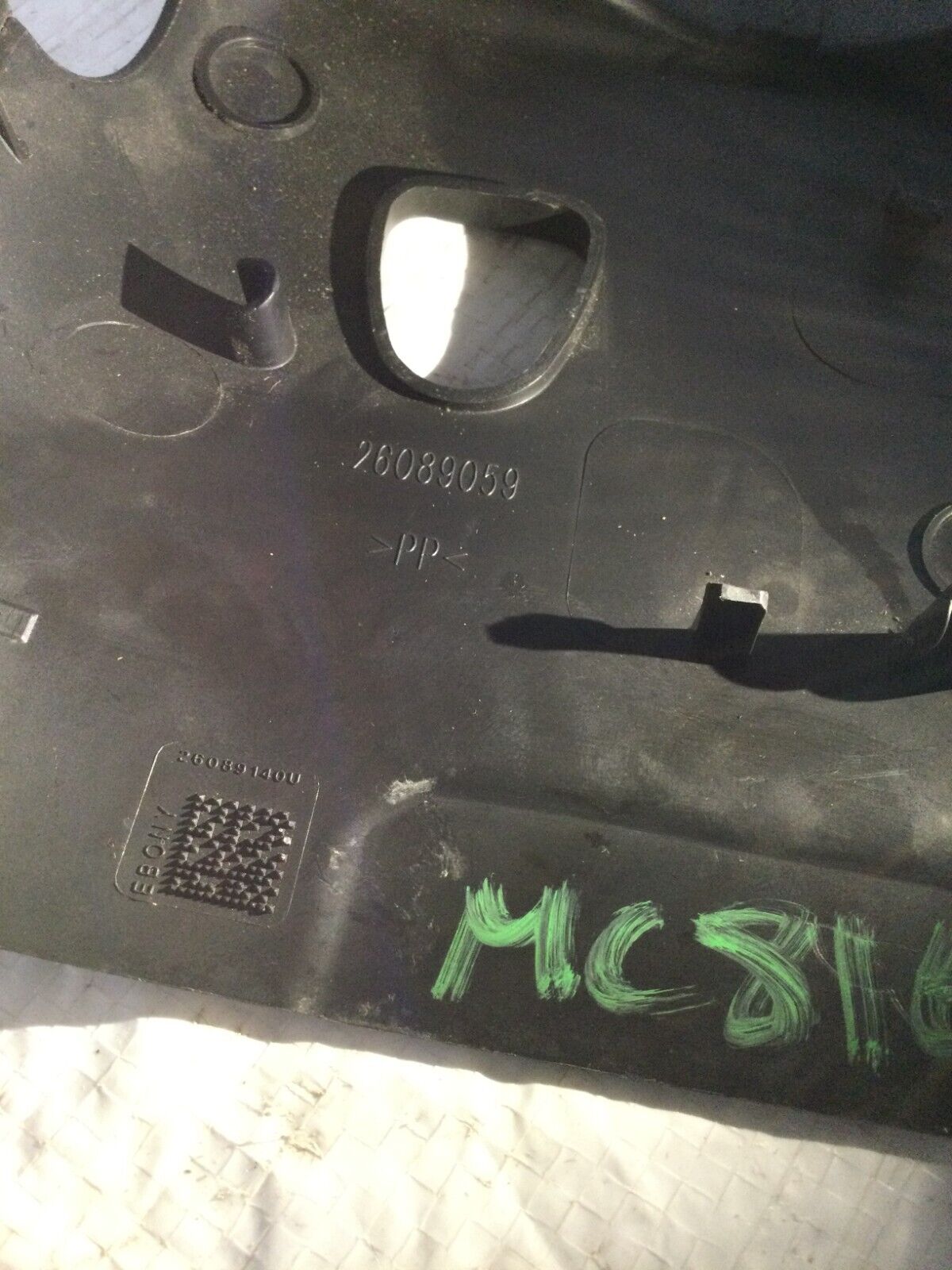2005 Cadillac Escalade Steering Column Cover Shroud Trim 26089059 OEM