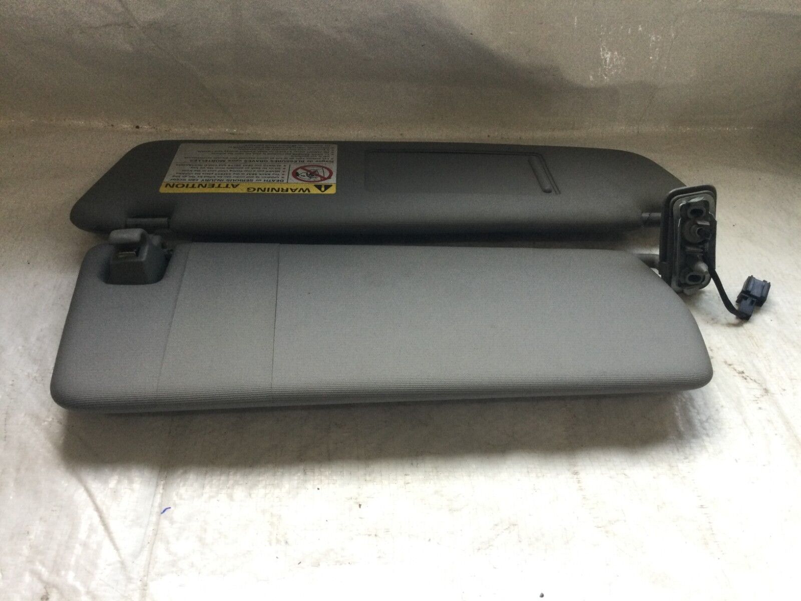 2004-2007 Volkswagen Touareg Left Driver Side Sun Visor OEM LH