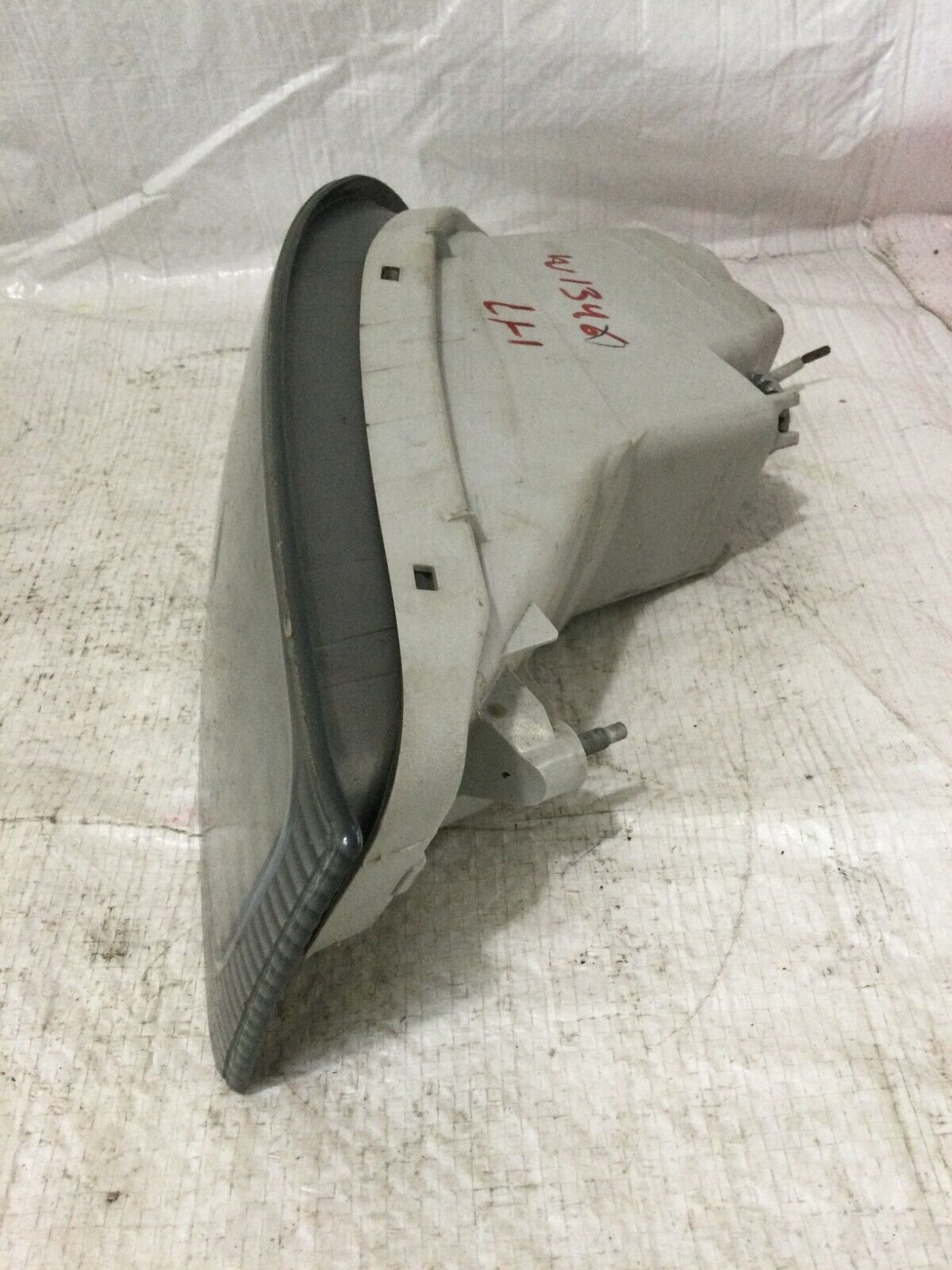 2005 Toyota Sienna  Left Driver Side Fog Light Lamp OEM ( Chip Mark shown )