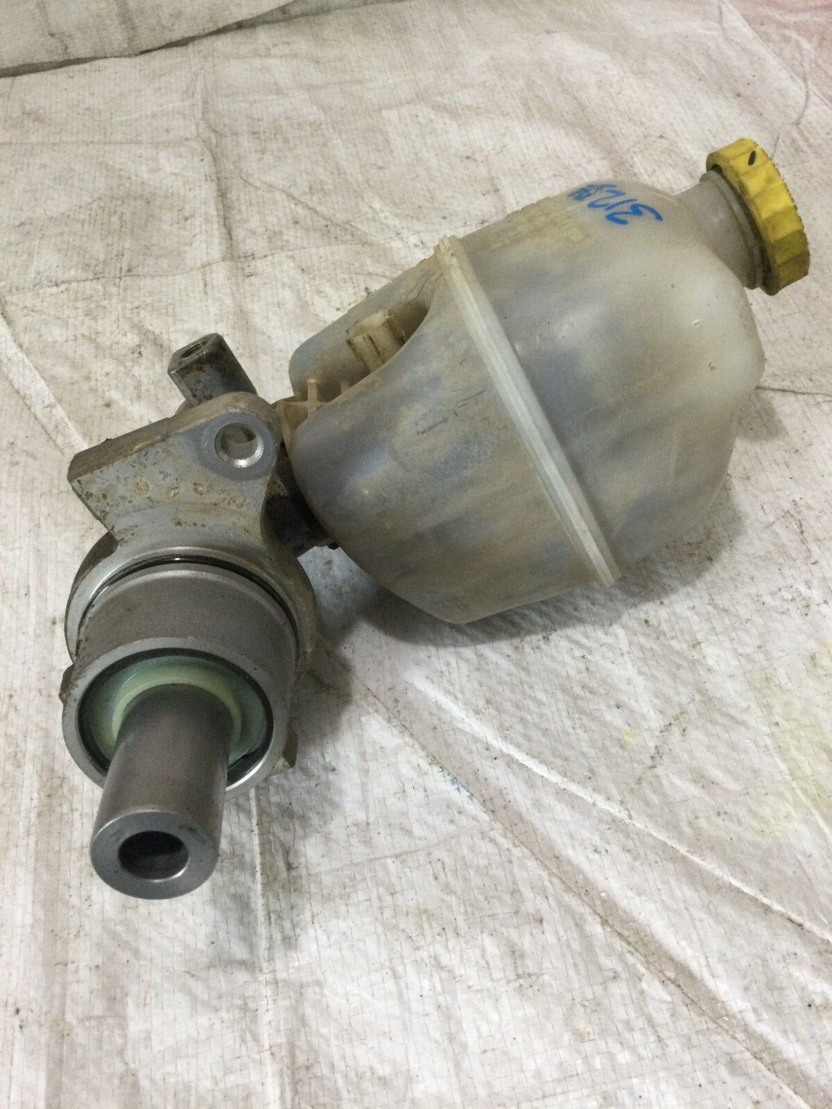 2005 Dodge Ram 1500 Master Brake Cylinder W/ Reservoir OEM