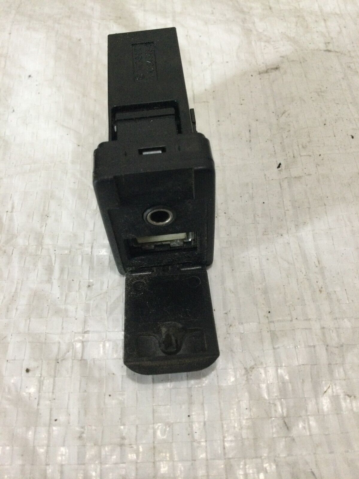 2018 Toyota Corolla  Auxiliary  Audio Jack  USB Port Adapter  86190-0R010 OEM