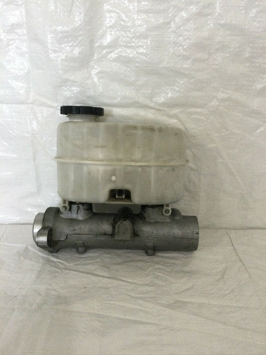 2014 Chevrolet Silverado 2500 Brake Master Cylinder w Reservoir OEM 32069901