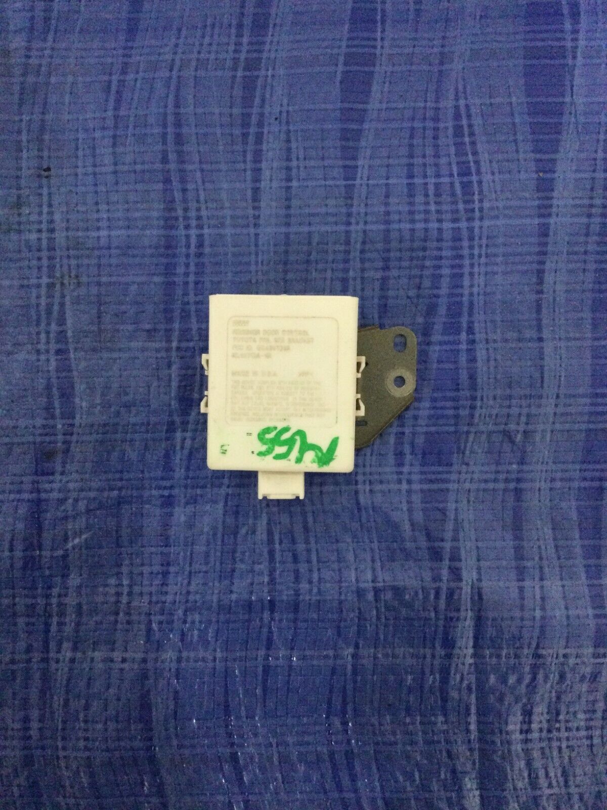 2004-2005 Toyota Sienna Door Lock Receiver Module OEM 208941-107