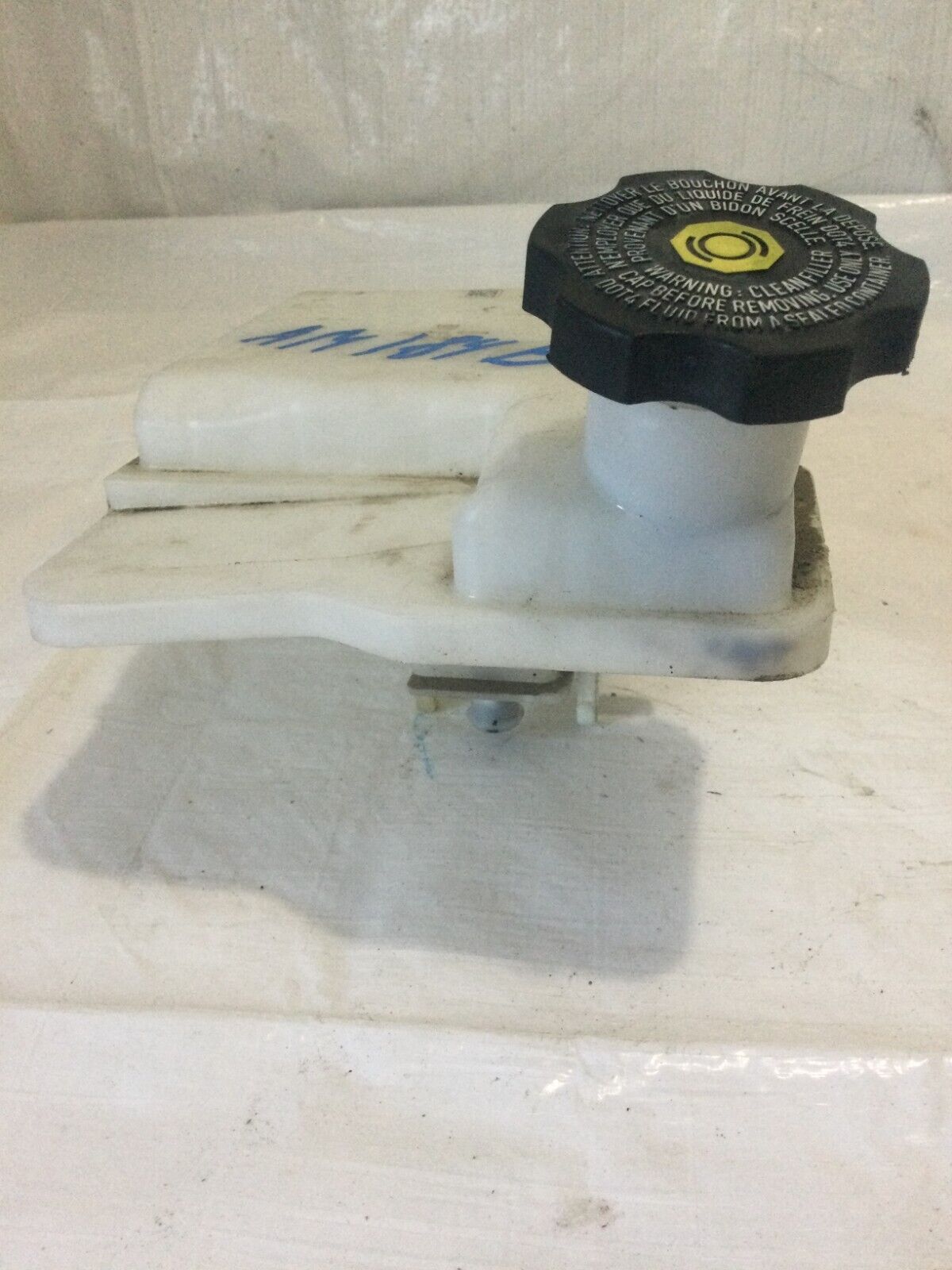 2019-2022 Gmc Sierra 1500 Brake Master Cylinder Reservoir Bottle Tank OEM