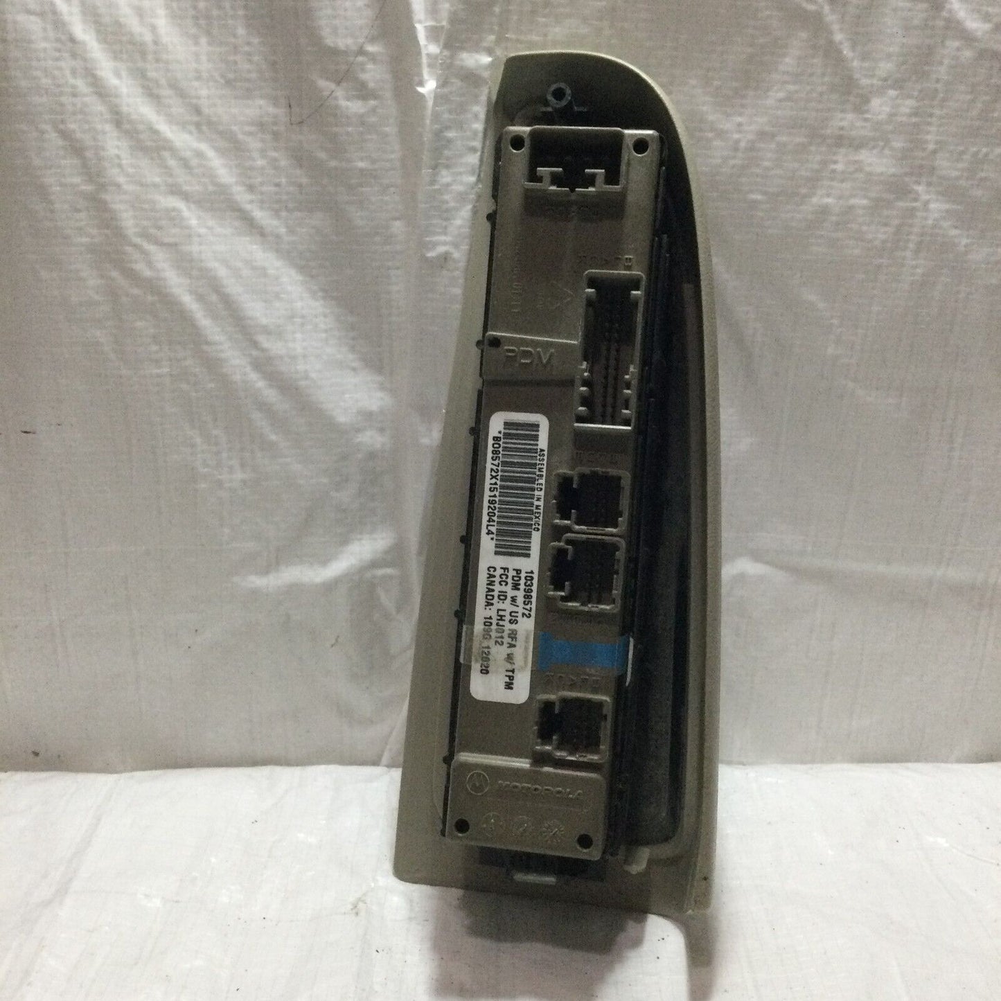 2003 to 2006 Chevrolet Tahoe Front Right RH Door Window Switch 10398572 OEM