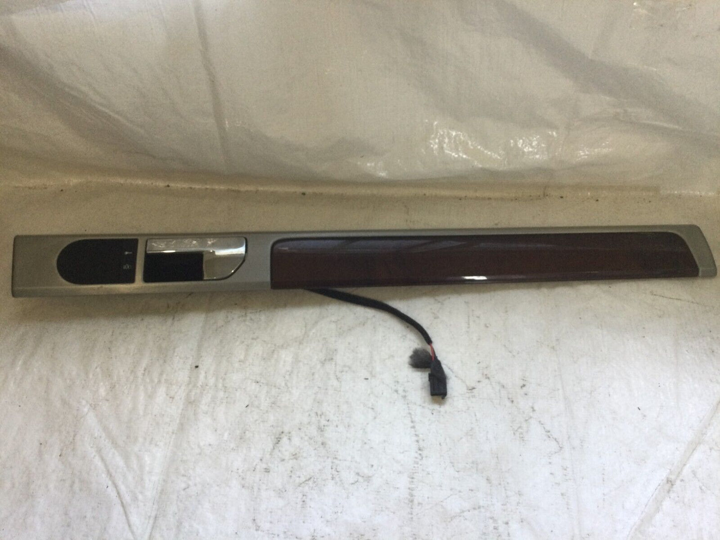 2007 Volkswagen Touareg Rear Left Interior Door Handle Woodgrain Trim OEM