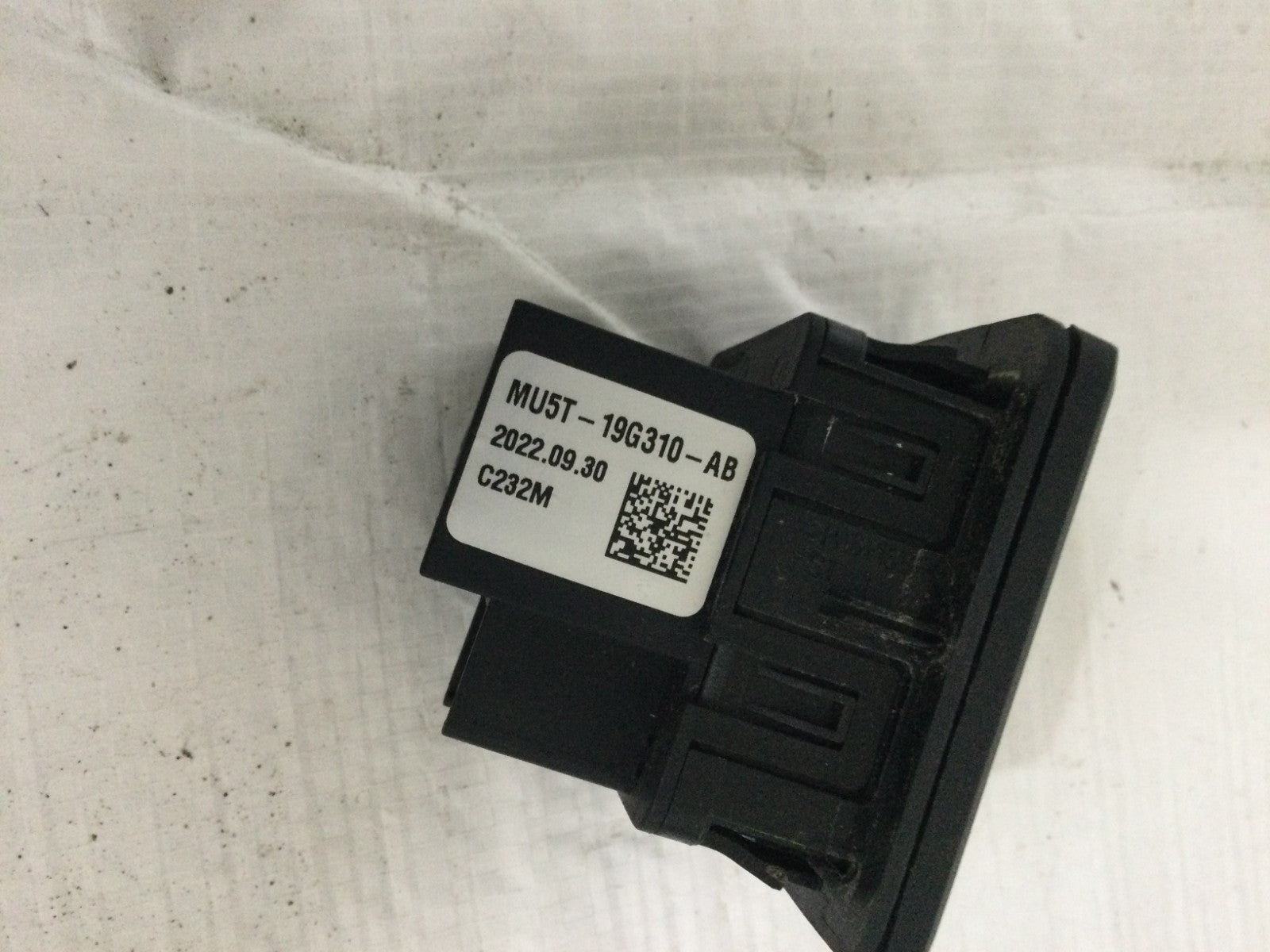 2023 Ford F-150 5.0L AC 120V 400W Cover Outlet OEM MU5T-19G310-AB