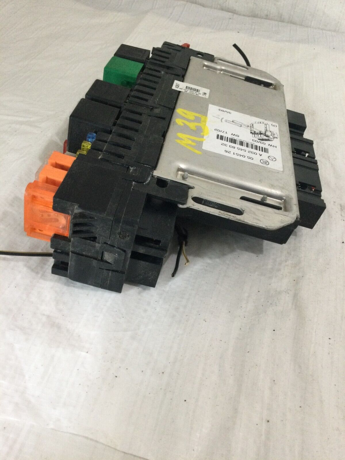 2004 Mercedes Benz S430 Front Fuse Relay Box A0325458332 OEM