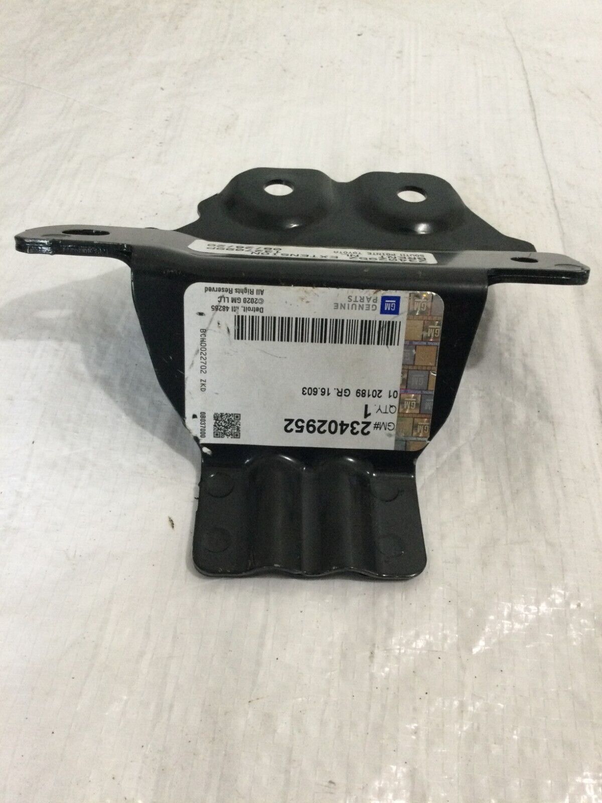 2019-2021 Chevy Silverado 1500 Left Fender Extension Bracket 23402952