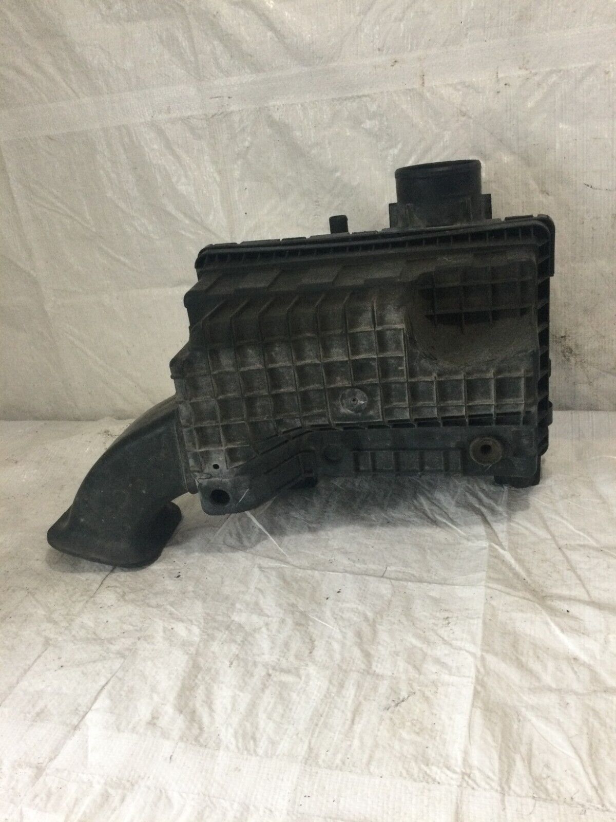 2006 Dodge Ram 1500 Air Cleaner Filter Box  5.7L  OEM