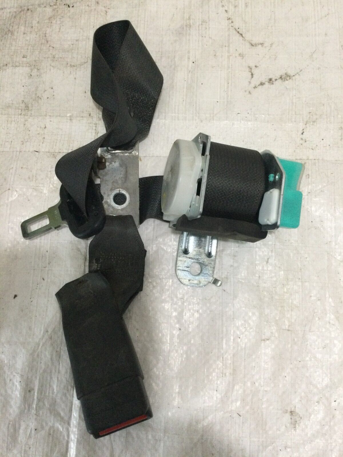 2018 Toyota Corolla  Rear Left  Center Seat Belt Buckle OEM