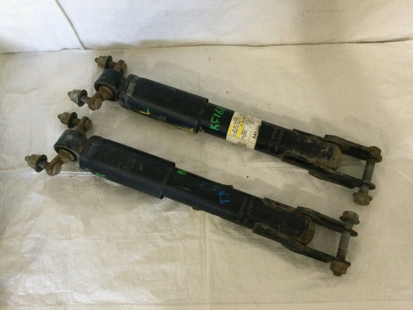 2019 GMC Sierra 2500HD 22990464 Front Shock Absorber Pair OEM