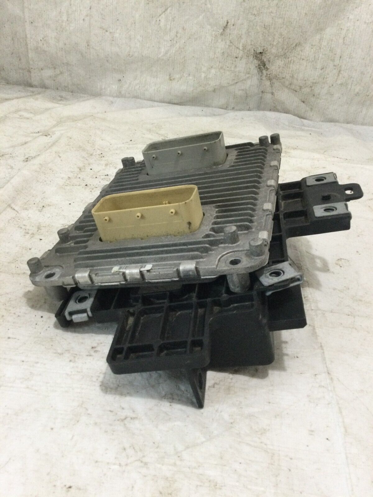 2019 Dodge ram 1500  Engine motor Brain Box 8743AI OEM