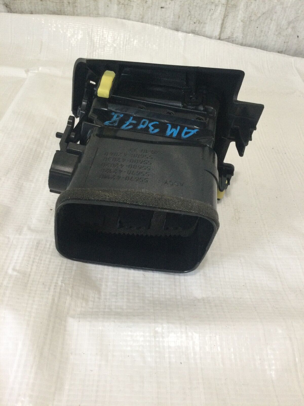 2018 Toyota Rav4 Hybrid Right Center AC Air Vent OEM 55670-42110