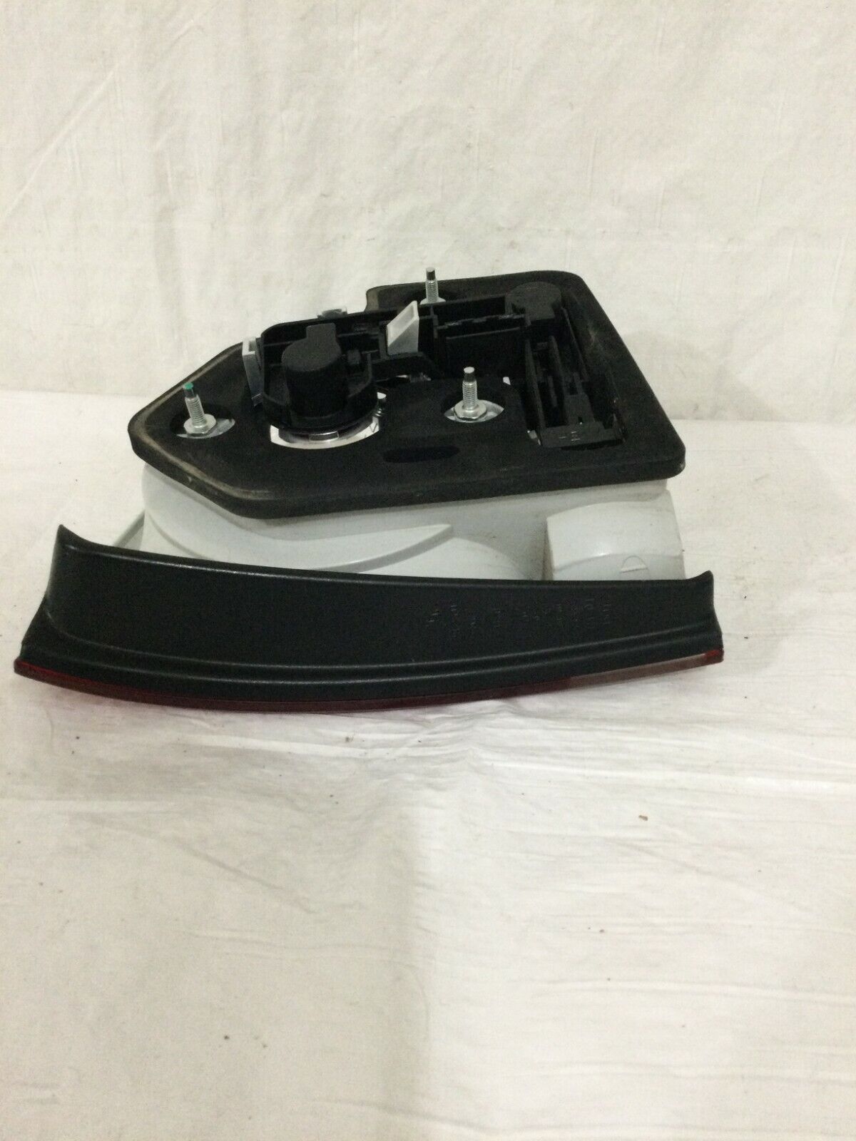 2004-2007 Volkswagen Touareg Right Rear Inner Tail Light Lamp 7L6945094H OEM