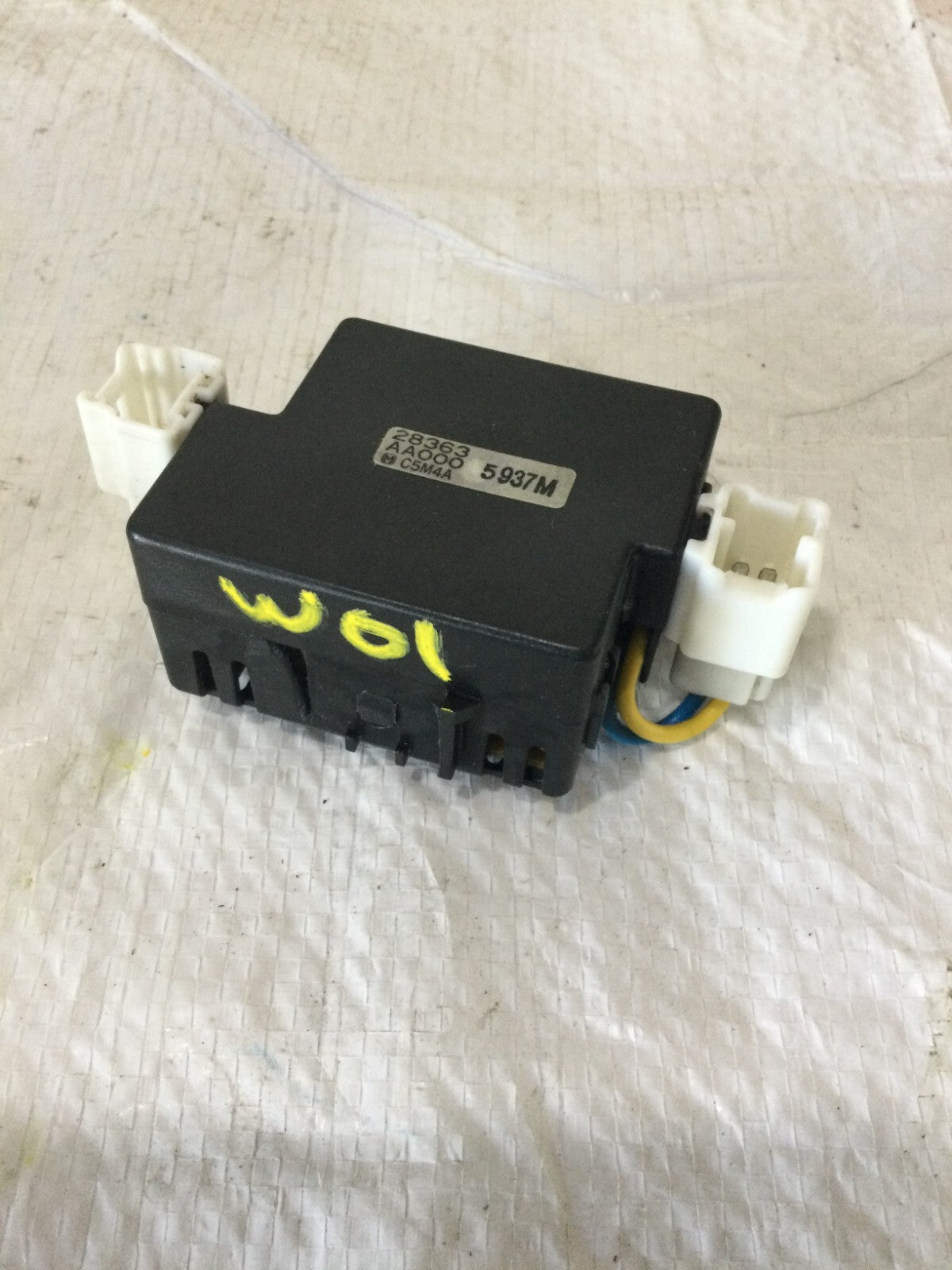 2006-2010 INFINITI M45 M35 Front Dash Noise Suppresor Computer Module OEM