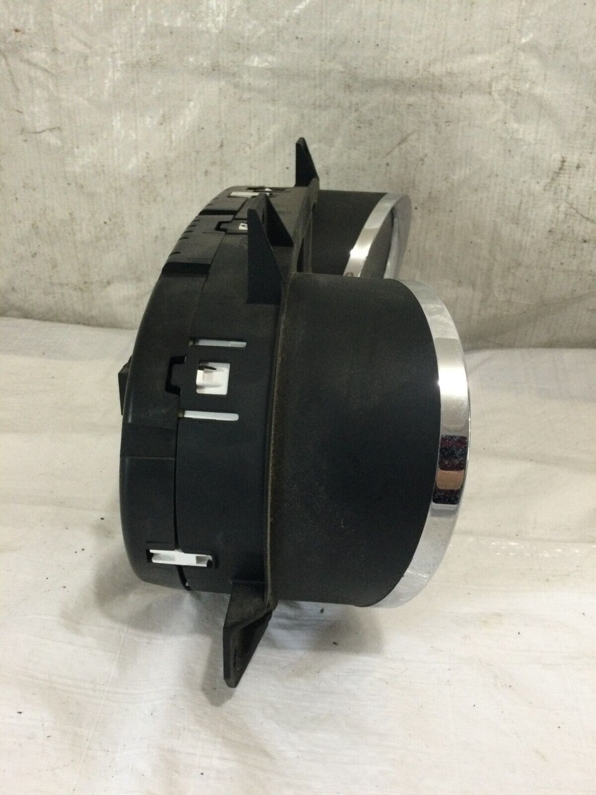 2017 Dodge Grand Caravan  Speedometer  Cluster 68241685AA OEM( DAMAGE LENS )