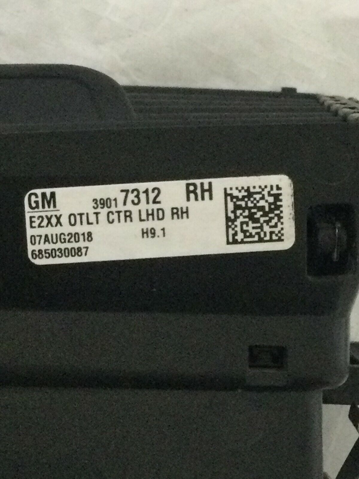 2018-2020 Buick Regal Preferred II Dash Right Center Air Vent OEM 39017312