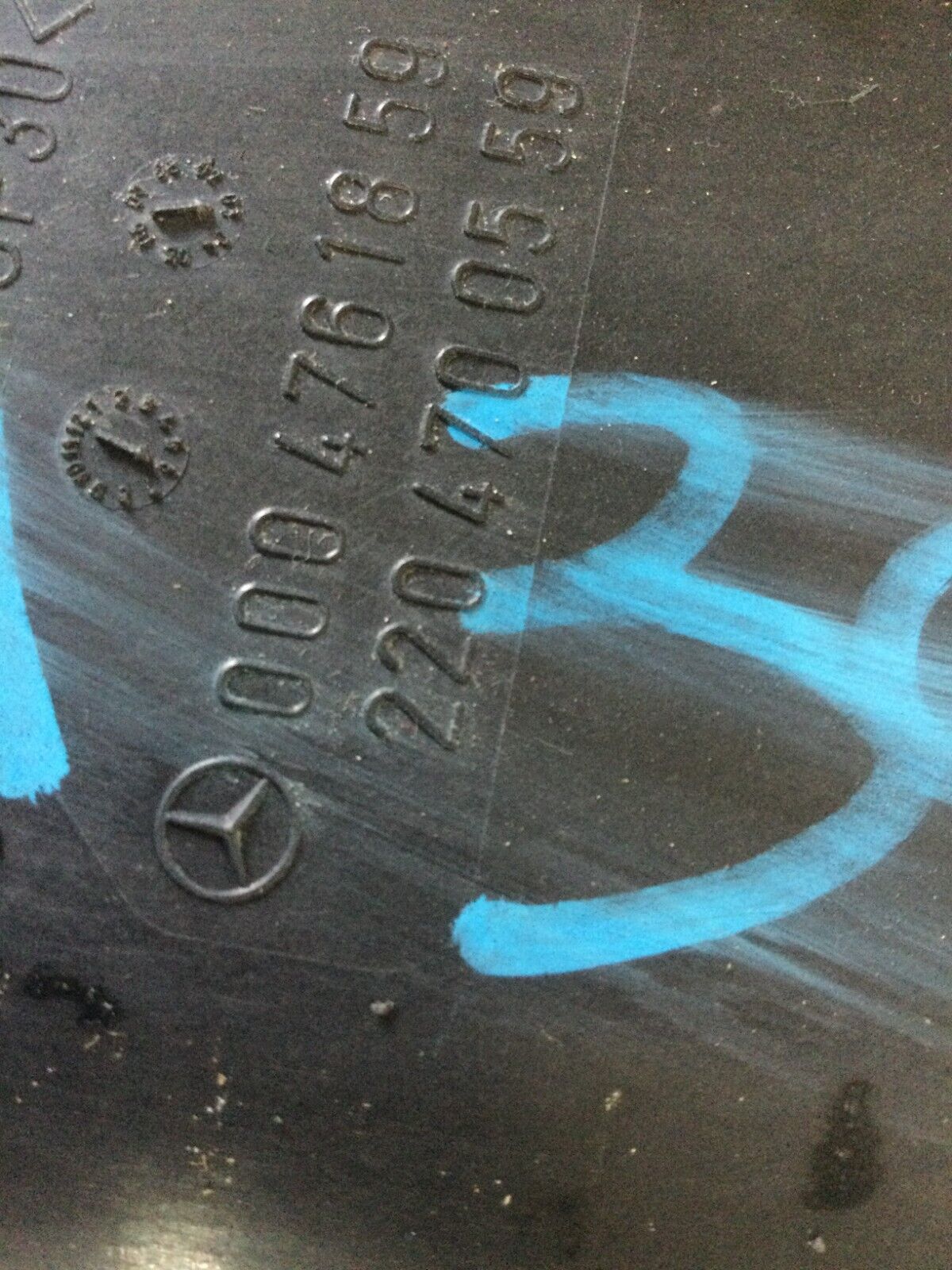 2004 Mercedes-Benz S-Class Fuel Evaporator Canister 2204700559 OEM