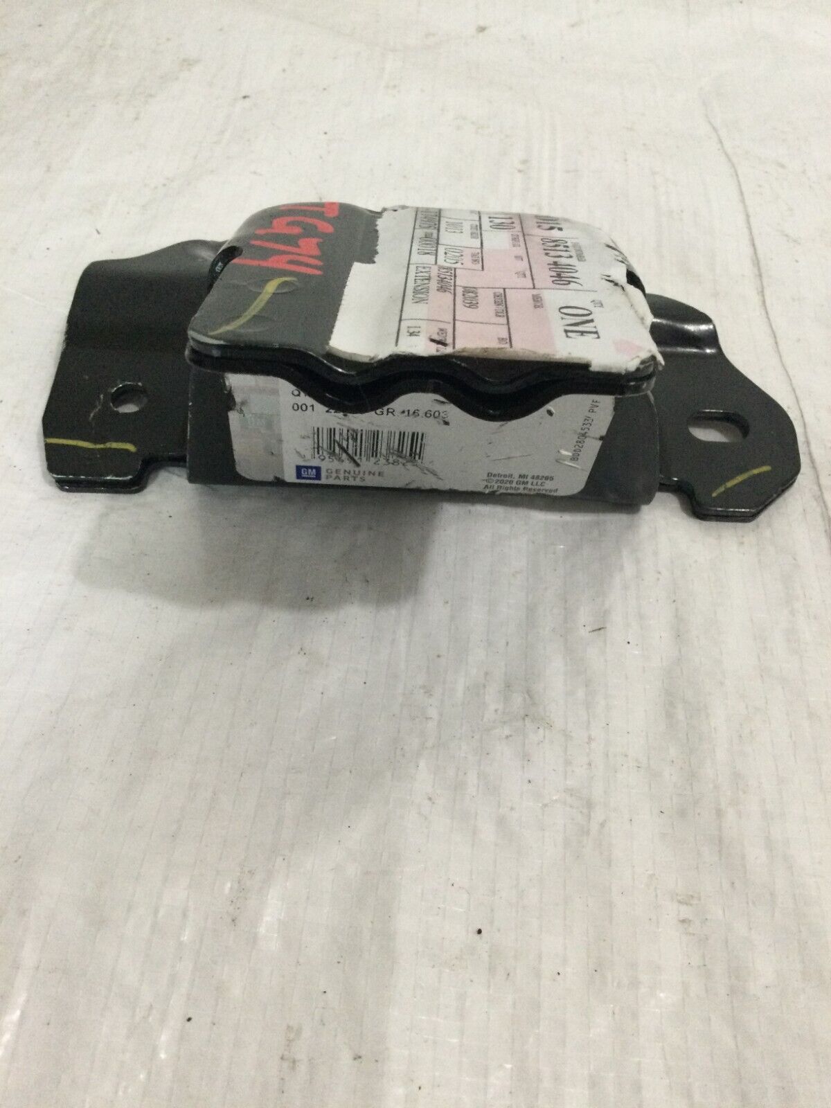 2019-2021 Chevrolet Silverado 1500 Left Front Motor Extention Bracket  85134046