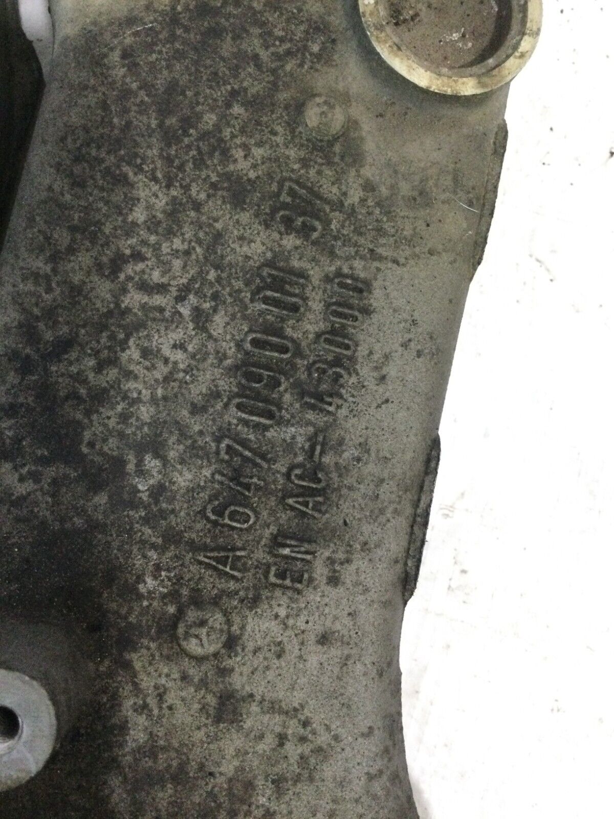 2006  Dodge Van Sprinter 2500  Intake Manifold A6470900137 OEM