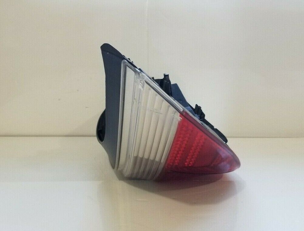 2006-2007 BMW E60 525 530 550 M5 Passenger RH Quarter Mounted Tail Lamp OEM