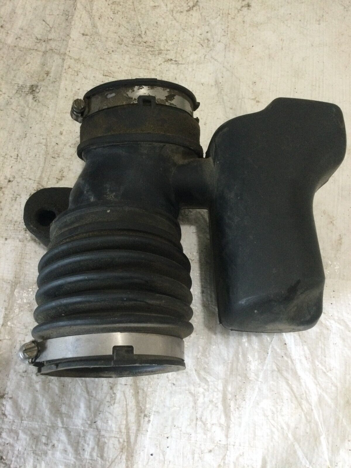 2007 GMC Acadia Engine Air Cleaner Outlet Duct Intake Hose Tube OEM
