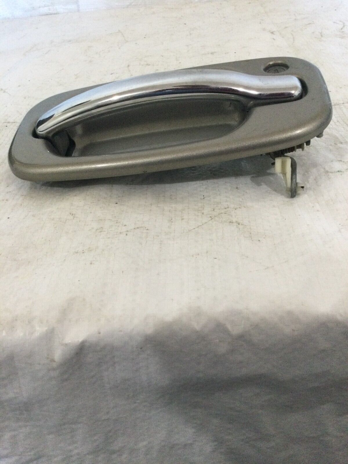 2002-2006 Cadillac Escalade EXT Exterior Door Handle Front Right 15029902 OEM