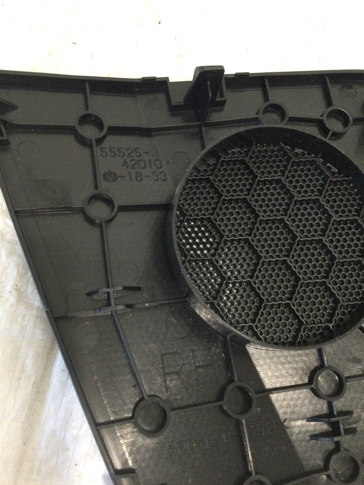 Passenger Side Right Tweeter Speaker Cover 55525-42010 Toyota RAV4 2018