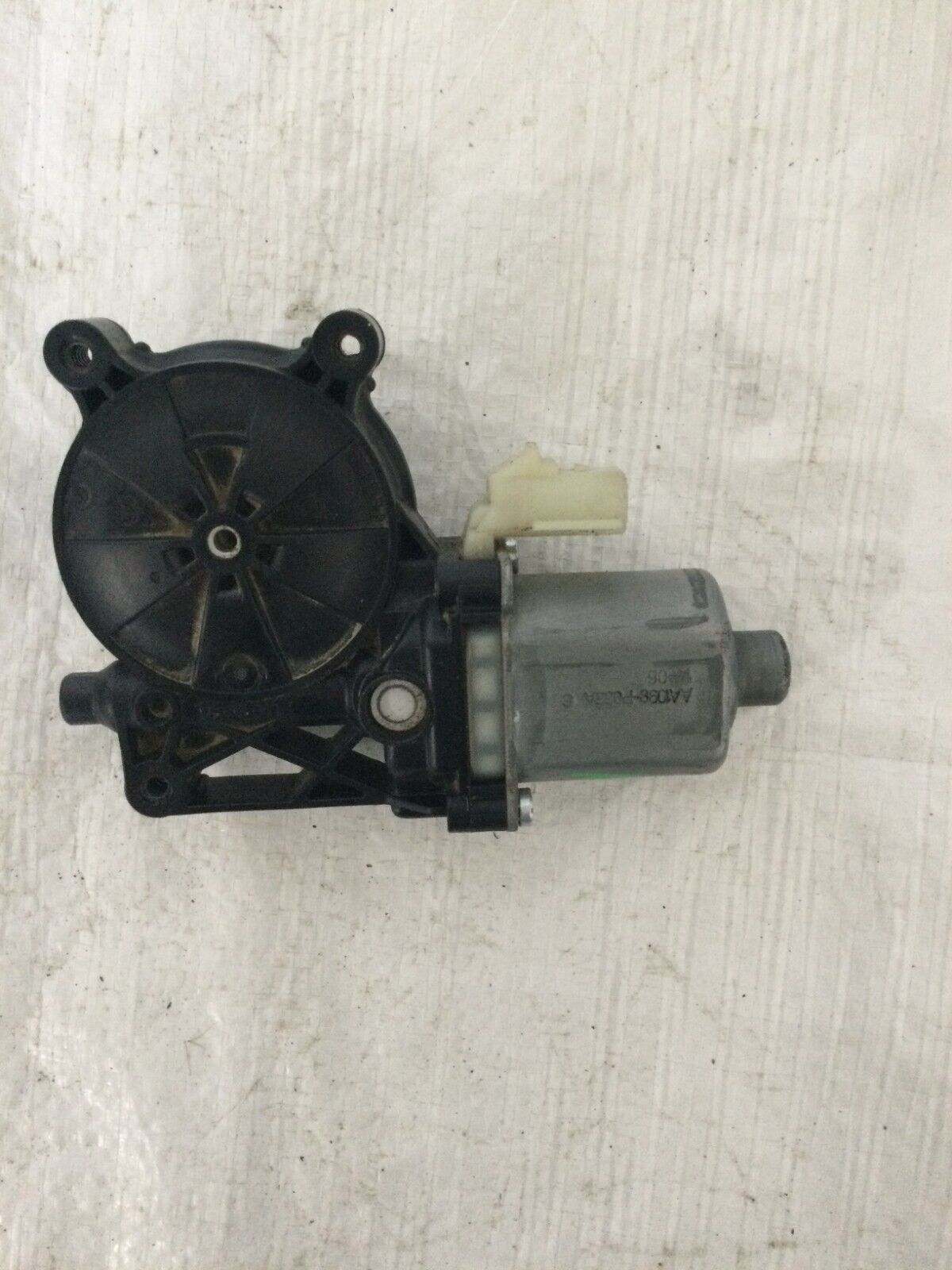 2017 GMC Sierra 1500 Front Right Power Window Motor OEM