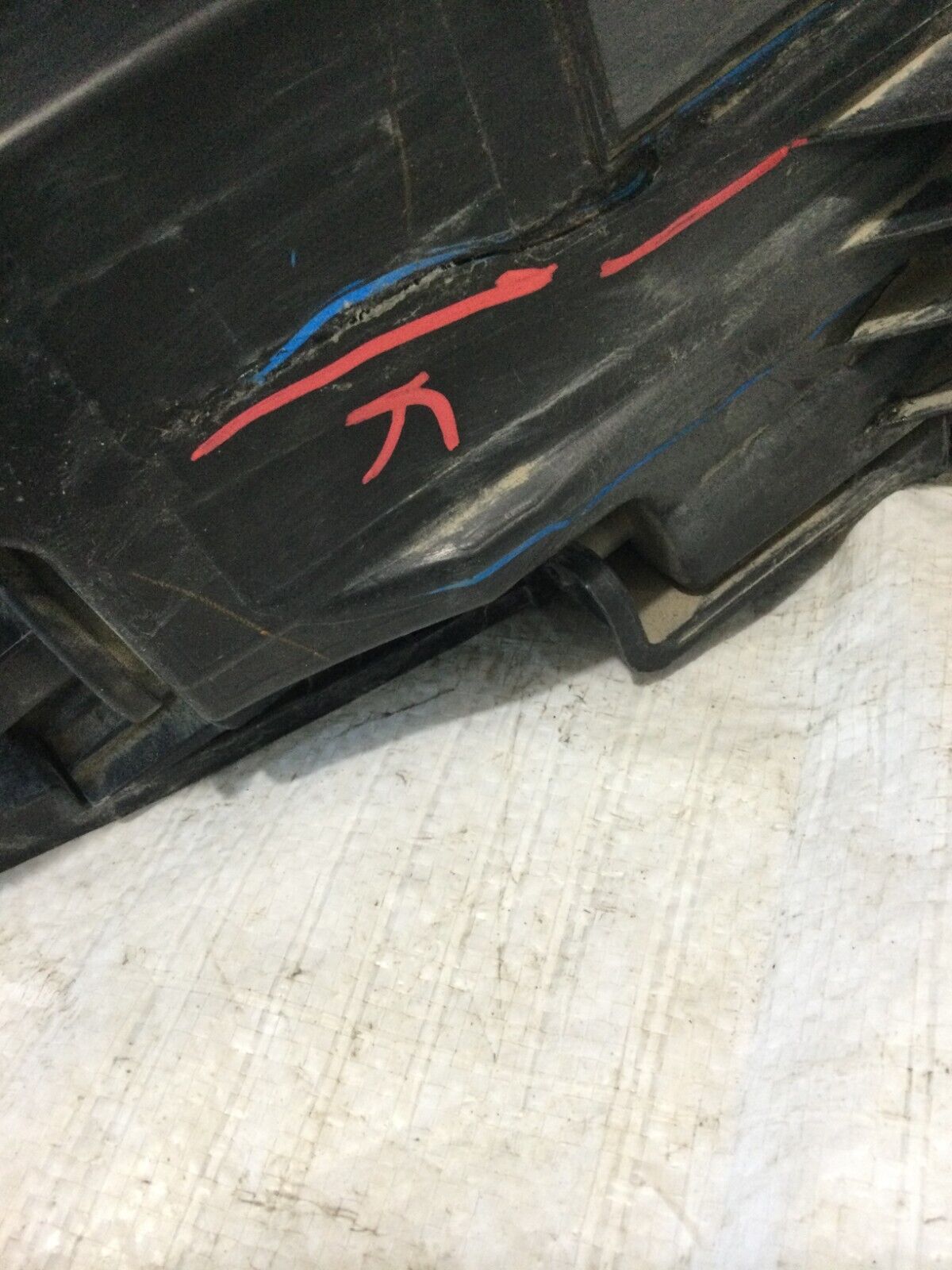 2019 Chevrolet Silverado 1500 Driver Lh Halogen Headlight OEM ( DAMAGED TAB )