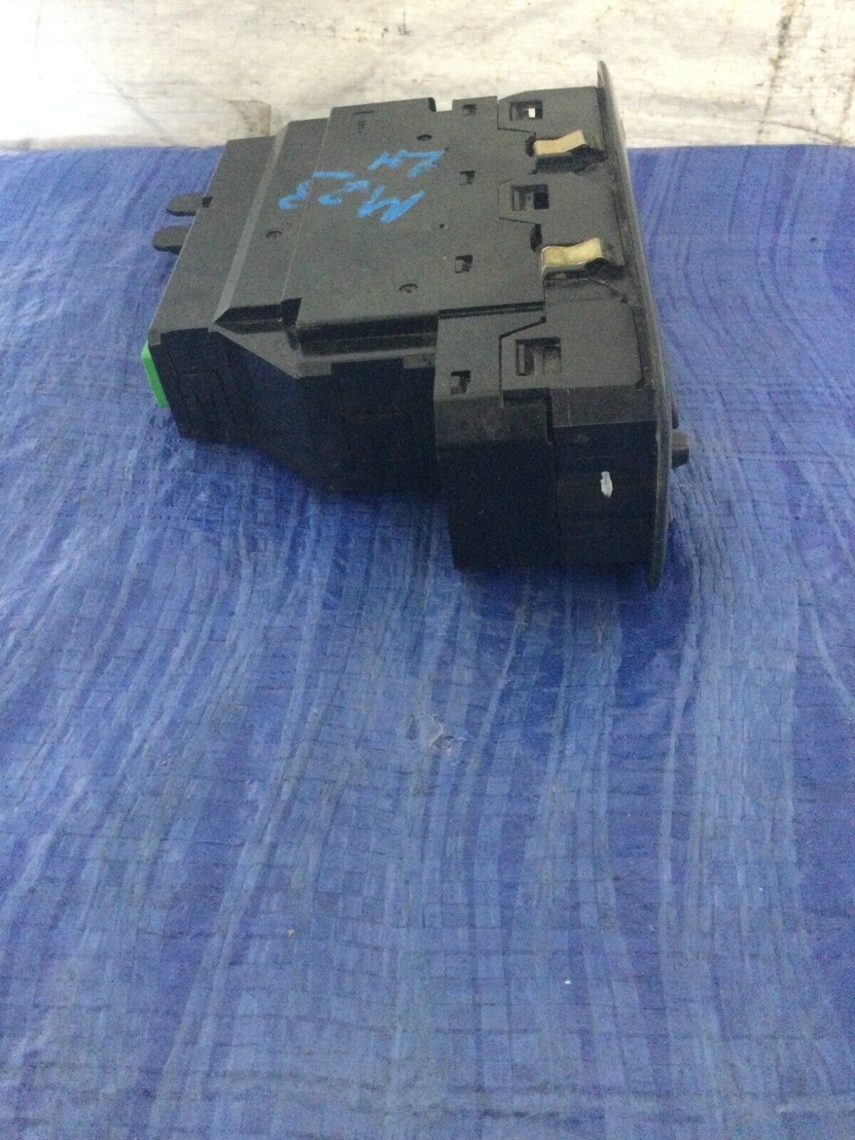 2004 Volvo S60 Front Left Driver Master Power Window Switch OEM 30658146