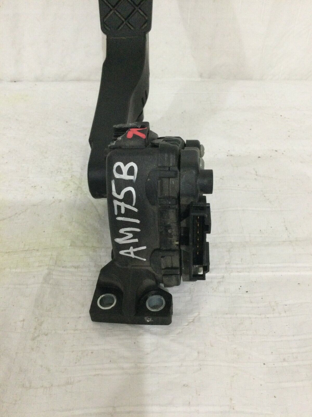 2007 Volkswagen Touareg Accelerator Gas Pedal OEM 3.6L